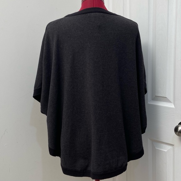 Forever 21 Women grey and black batwing poncho top. Size S. Good used condition. - Picture 2 of 8